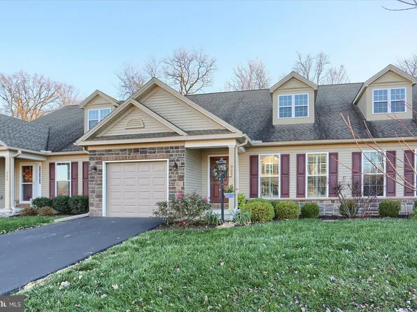 227 Aldenwood Dr, Carlisle, PA 17015