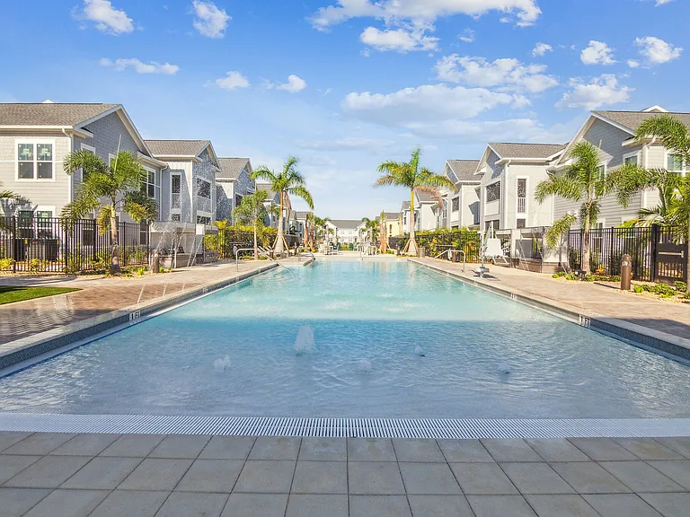 Palm Grove Luxury Apartments — Photo 21