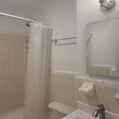 3rd image of 3 W 83rd St #1E