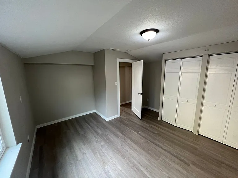 2100 S 11th Ave — Photo 10