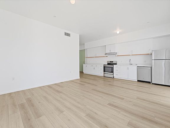 5th image of 636 N Juanita Ave #101