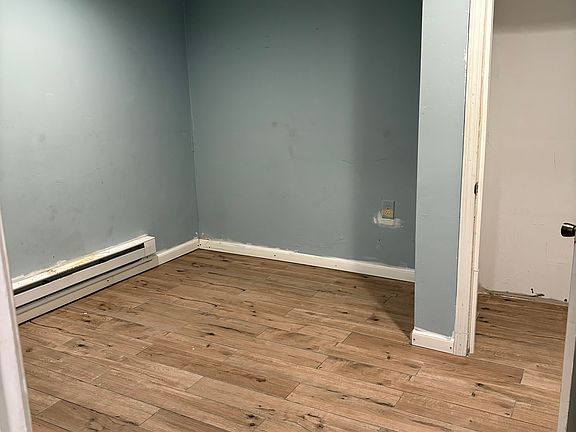 3rd image of 61 Moore St Floor 1