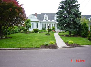 76 Manor Cir, Bristol, PA 19007