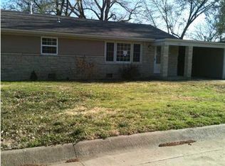 1911 Booth St, Winfield, KS 67156