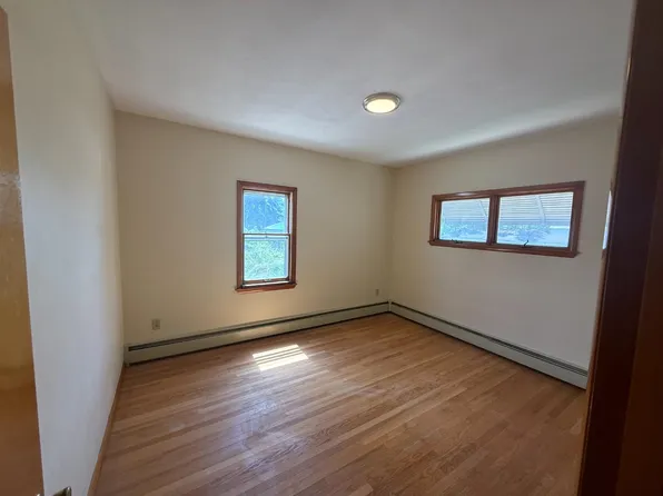 520 Oak St, Old Forge, PA 18518