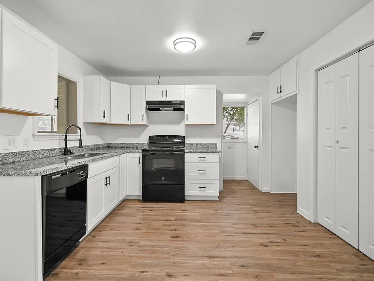 8327 Bonner Dr — Photo 15