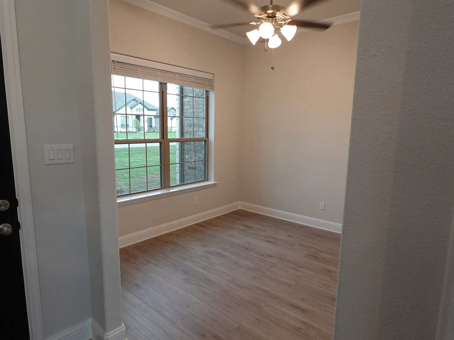 8285 Honeywell Ave — Photo 4