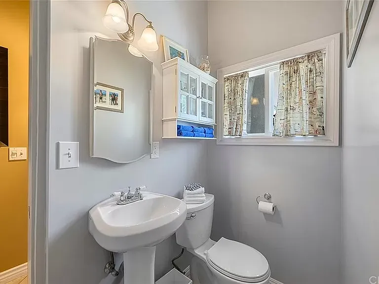712 N Mountain View Pl — Photo 15