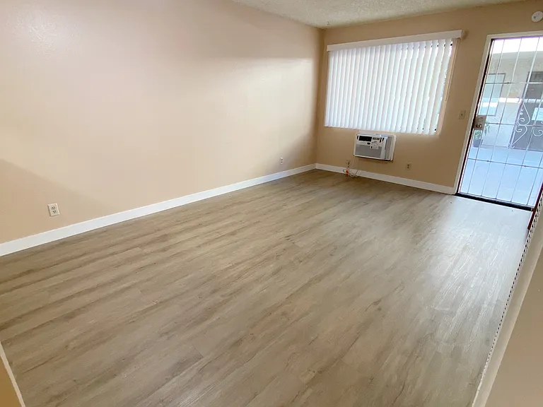2475 Cedar Ave #C — Photo 3