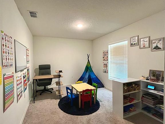 3rd image of 611 NE Helicon Ln
