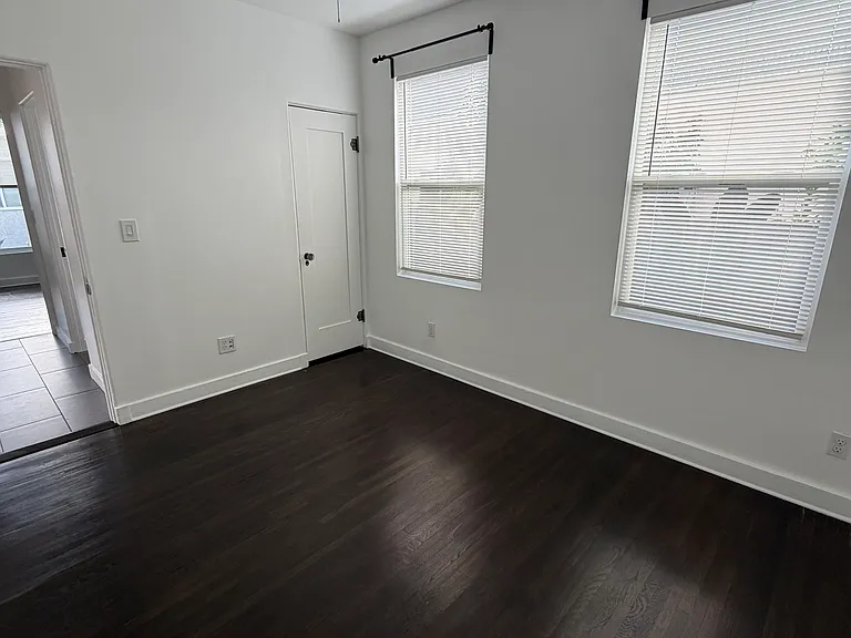 8416 1/2 Victoria Ave — Photo 20