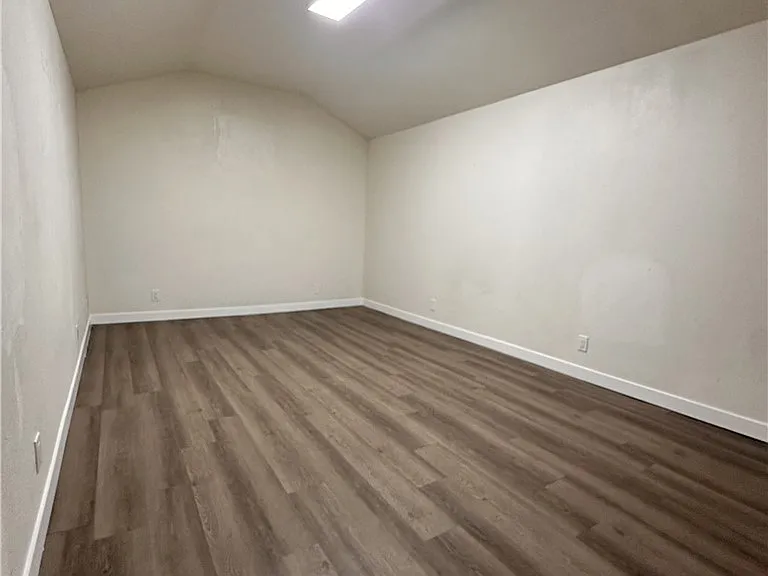 314 Wilshire Pl — Photo 29