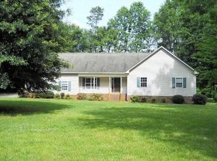 1050 Camelot Ln, Graham, NC 27253