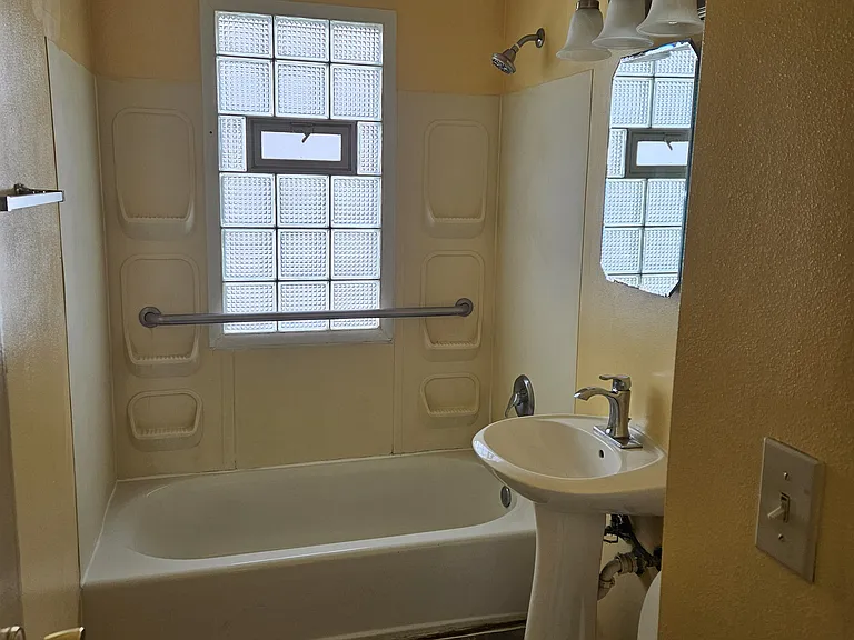 4610 W Tripoli Ave — Photo 3