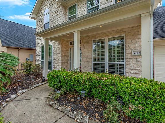 4th image of 1551 Garden Lakes Dr