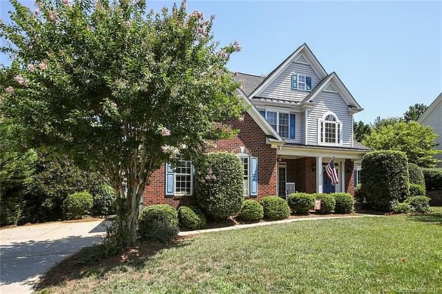 2nd image of 4034 Belle Meade Cir