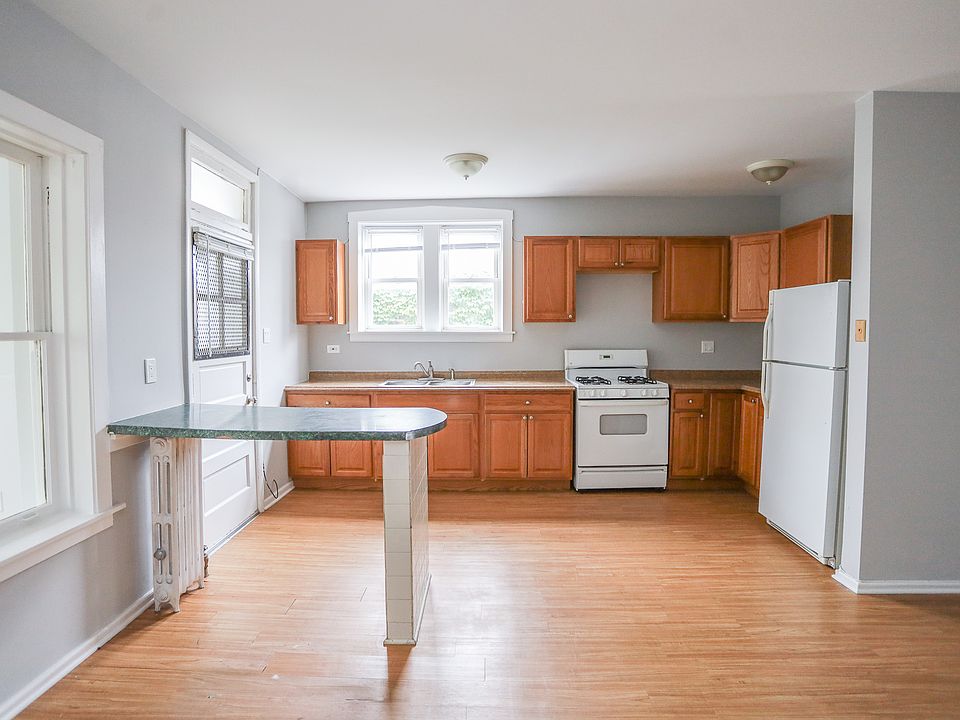 1st image of 4528 W Lawrence Ave #3