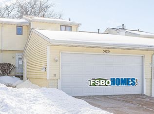 3125 Maplewood Dr, Bettendorf, IA