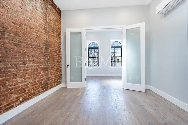 Rented by Brick&Mortar | media 105