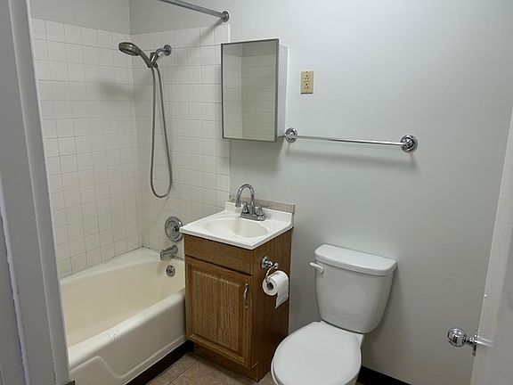 5th image of 415 Terry Ave #2