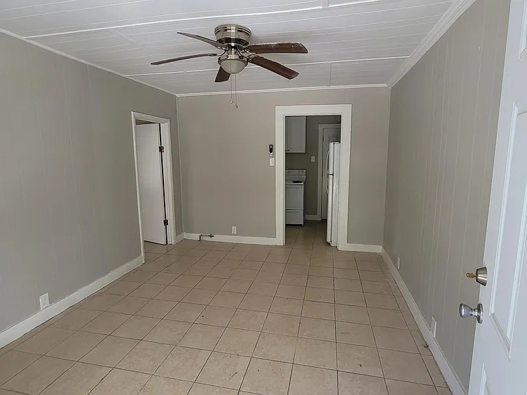 1511 N Davis Hwy #A — Photo 8