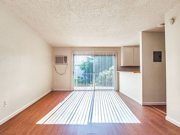 3rd image of 11438 Killion St APT 5