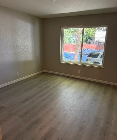 1095 Newhall St #B — Photo 4