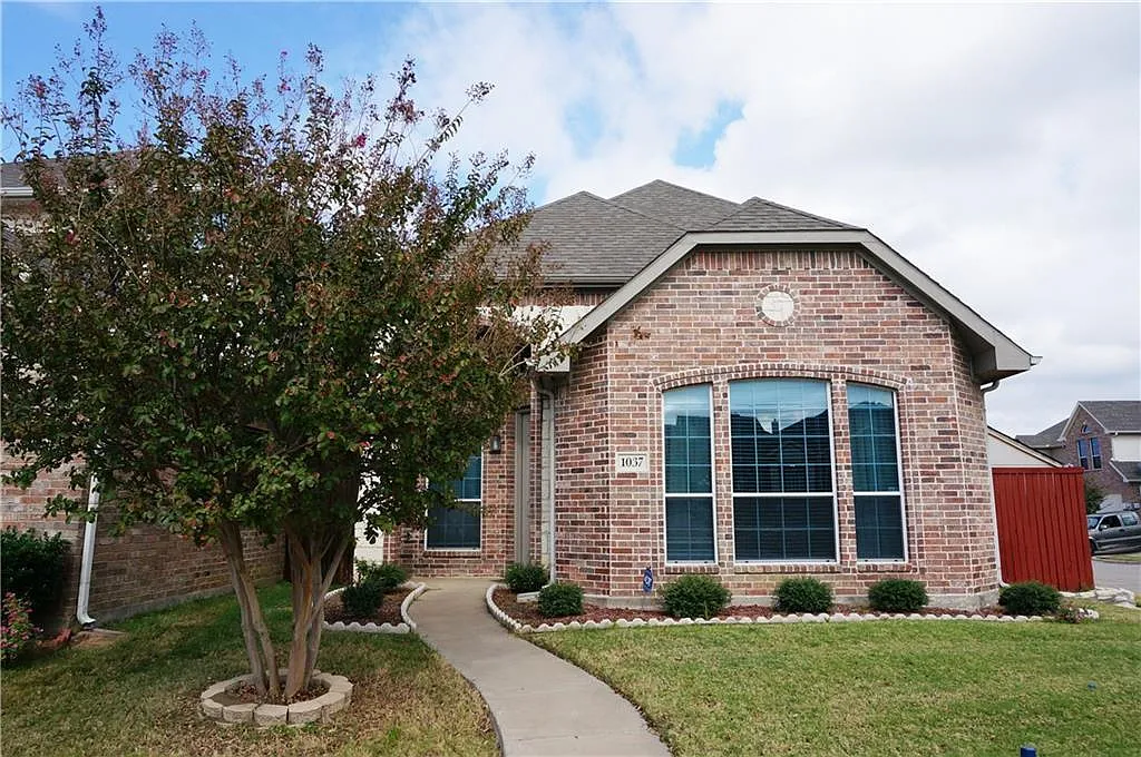 3 bed, 2.5 bath, 2092 sqft, $2,895 — Photo 2