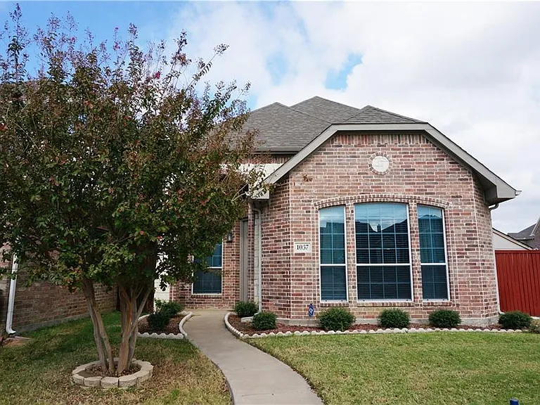 1037 Kyan Ln — Photo 2