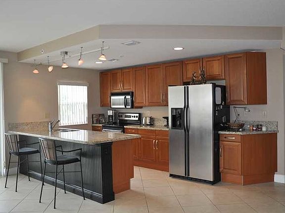 4th image of 3210 NE 5th St APT 203