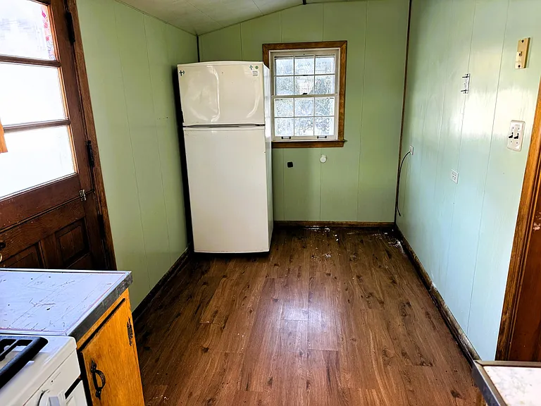 915 Perry Hwy — Photo 33