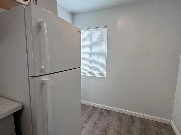 1125 Lochbrae Rd #1 — Photo 21