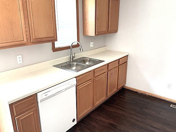 3rd image of 5498 Bastian Blvd