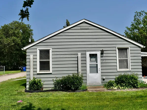 2717 11th Ave N, Fargo, ND 58102