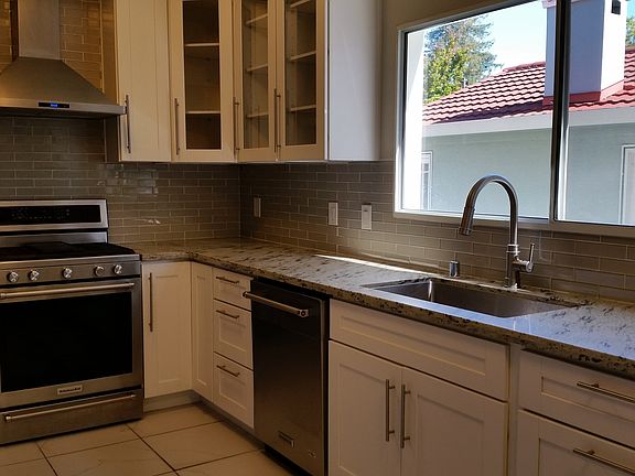3rd image of 1272 Martin Ave