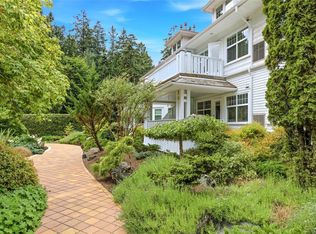 292 Crescent Rd E #105, Qualicum Beach, BC V9K0A5