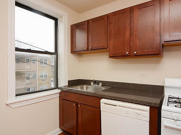 4th image of 1139-139 Oak Ave #E2
