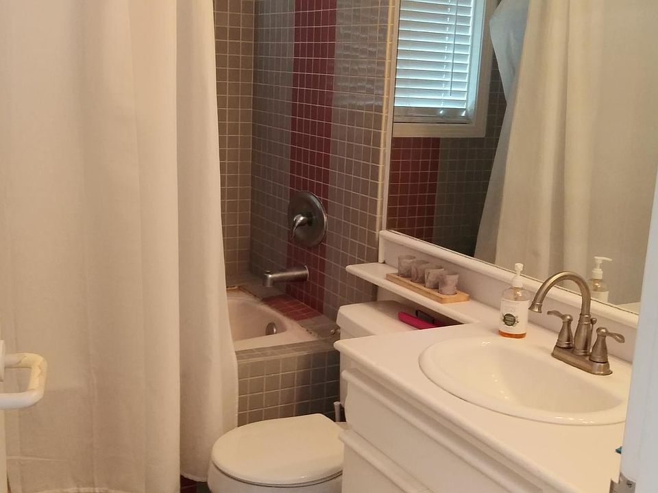 2nd image of 1110 Torrey Pines Rd APT 4