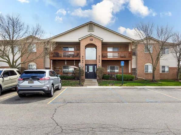 9747 Wildflower Ct, Belleville, MI 48111
