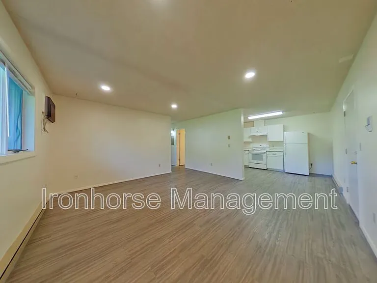 811 W Villard St #56 — Photo 3