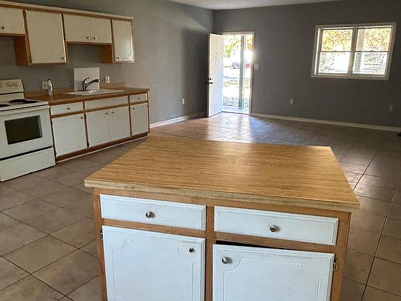 Island can be moved Has roll out cabinet shelf's in island