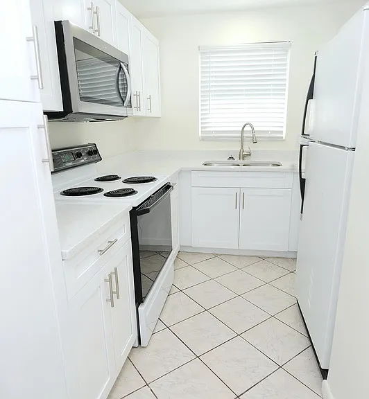 1000 Manatee Rd #A201 — Photo 3