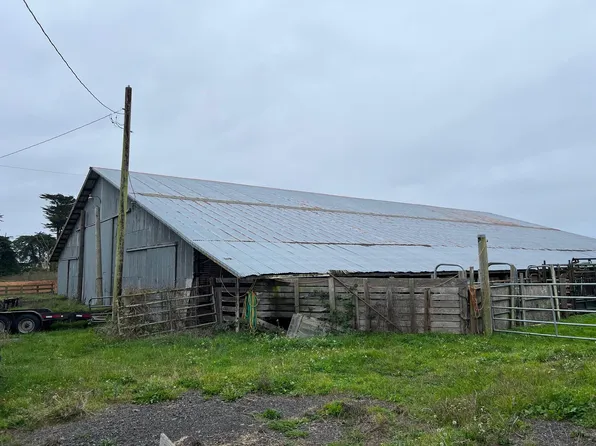 1127 Moxon Ln, Arcata, CA 95521