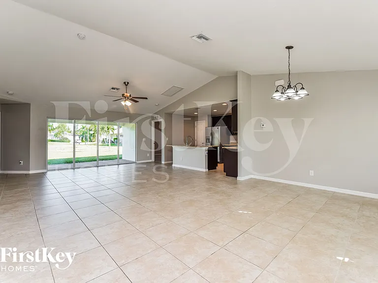 1139 SW 29th St — Photo 4