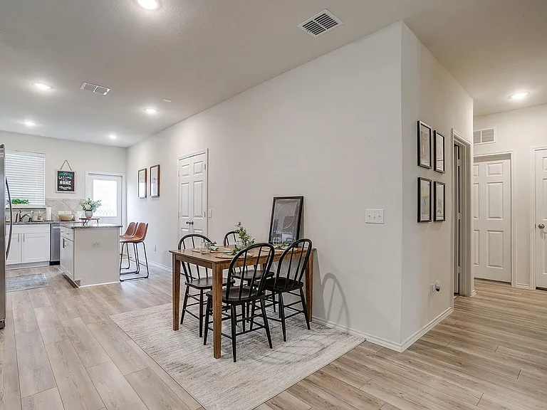 8144 Branch Hollow Trl — Photo 13
