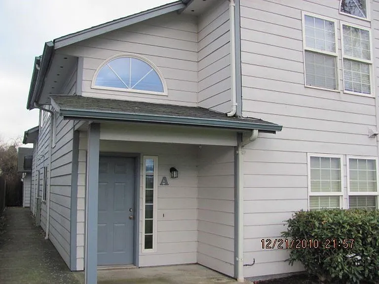 1017 7th Ave #B — Photo 2