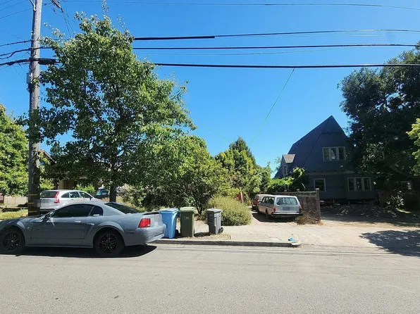 2742 Webster St, Berkeley, CA 94705