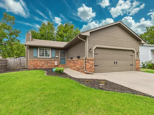 225 N Dexter Ave, Valley Center, KS 67147