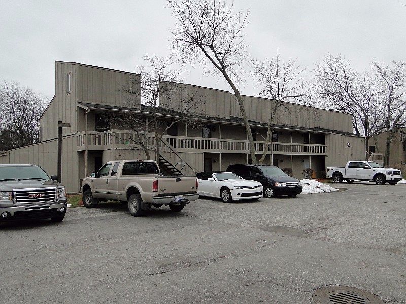 1st image of 2424 Tennis Ct APT B11