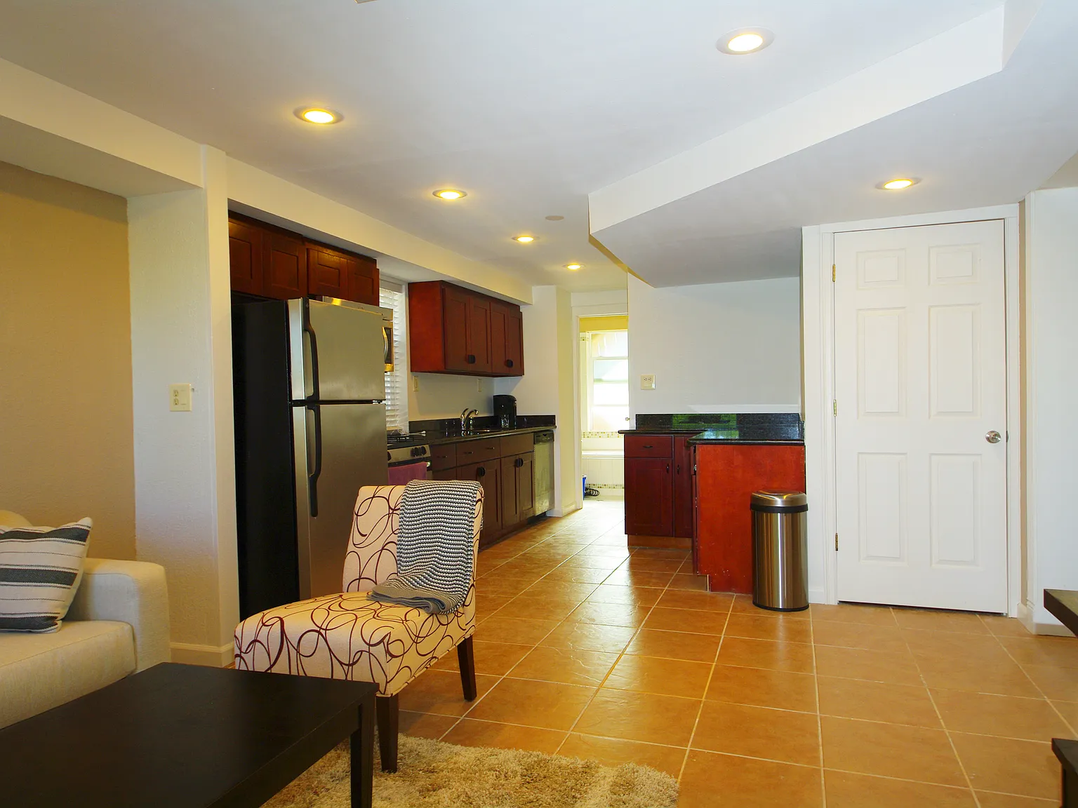 2 bed, 1010 sqft, $1,695 — Photo 4